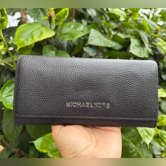 Michael Kors Handbags - Michael Kors Jet Set Travel LG Carryall Wallet Black